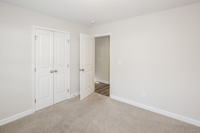 Building Photo - 28 Meadowview Ave SW