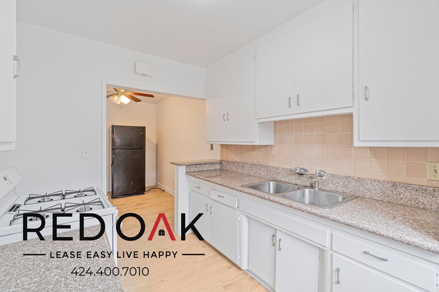 Building Photo - 3925 Roxanne Ave