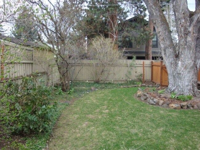 Building Photo - Charming Westside Cottage in a Premier Location