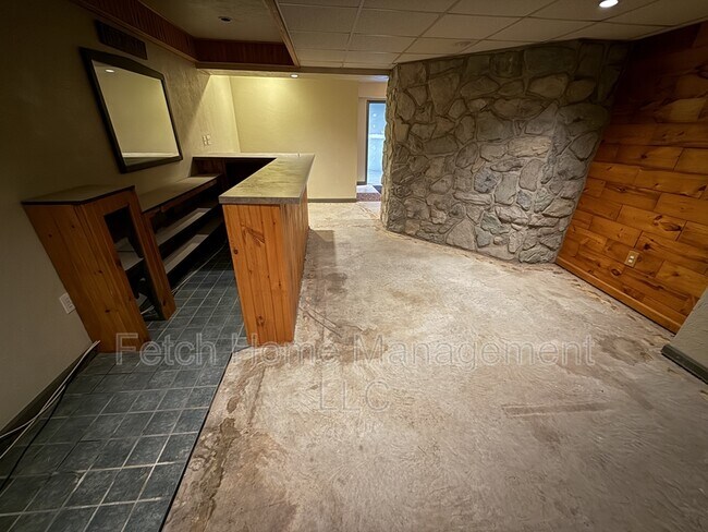 Building Photo - 1278 Valley Rd