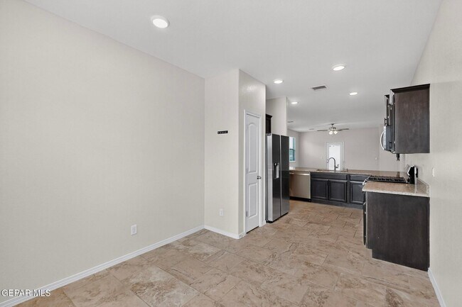 Building Photo - 12621 Cono Norte Dr