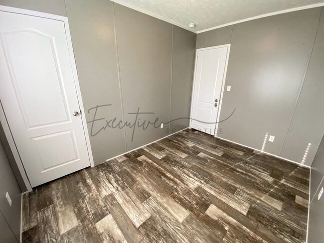 Building Photo - Bright & Spacious 3-Bed, 2-Bath Mobile Hom...