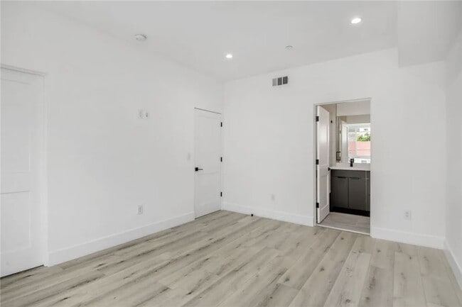 Building Photo - 1862 Echo Park Ave