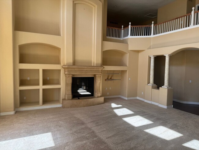 Building Photo - 7000 square foot, 6 bedroom, 5 1/2 bath ex...