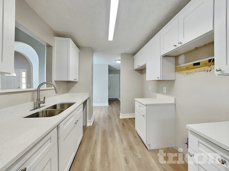 Building Photo - 30 Somerset Ct