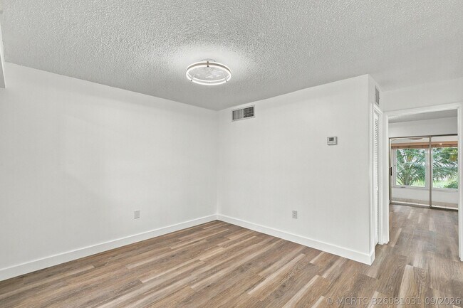 Building Photo - 175 NE 203rd Terrace