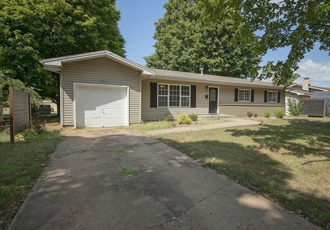 Building Photo - Privacy Fenced, 3 bed 3 bath in South Spri...