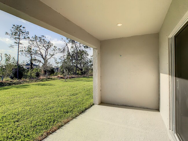 Building Photo - Villa Home in West Port - 3/2/2 close to s...