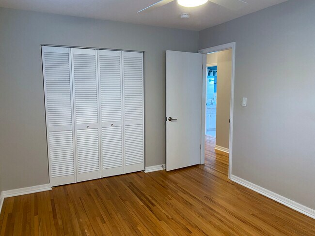 Building Photo - 2720 Dellwood Dr