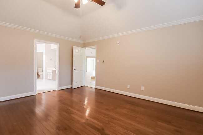 Building Photo - 2303 Prestwick Dr