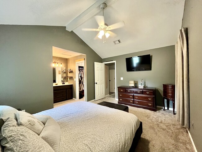 Building Photo - 1534 Kentwood Cir