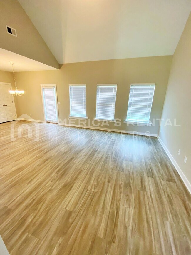 Building Photo - 105 Ballington Wy