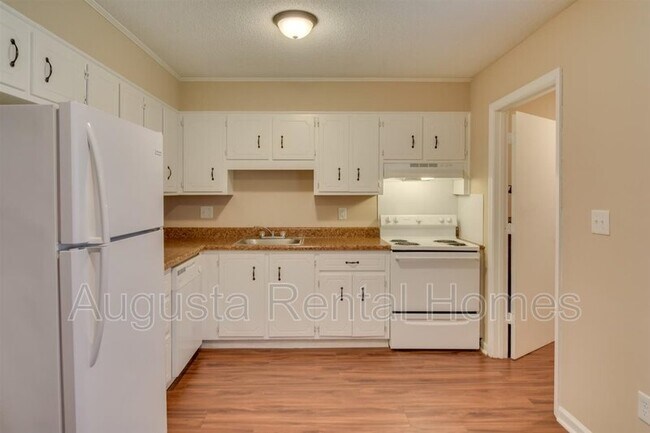 Building Photo - 3508 Woodlake Rd