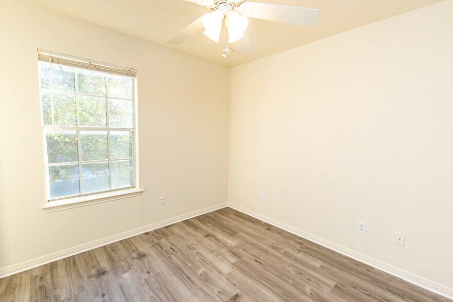2nd Bedroom - 3001 Whisper Oaks Ln