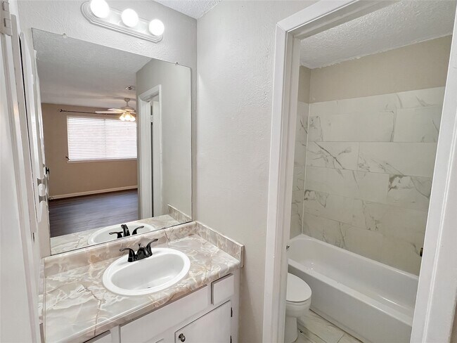Building Photo - 15018 Cypress Green Dr