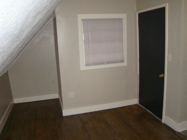 Building Photo - 86 School St