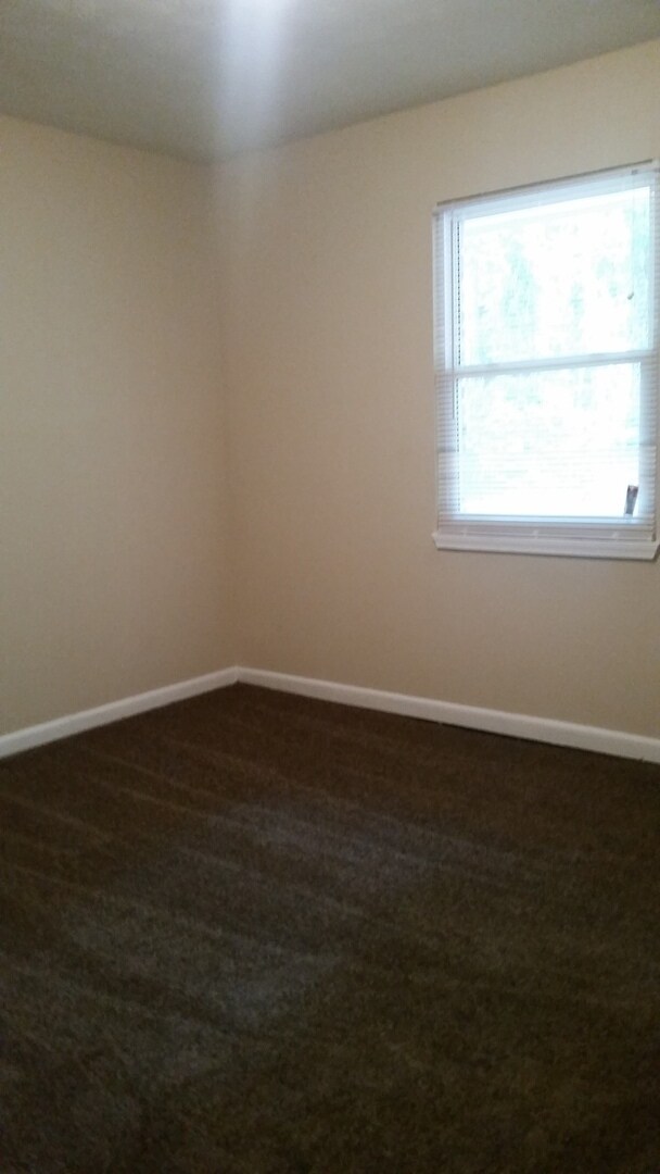 Building Photo - MOVE IN SPECIAL 1/2 OFF 1st full month if you move in by 7/1