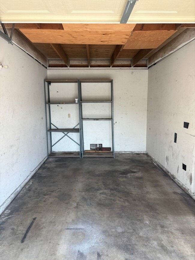 Building Photo - 5640 Riverside Dr