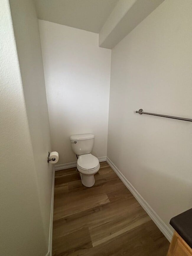 Building Photo - 4 Bedroom 3.5 Bath Townhouse Near Dell Range Blvd.