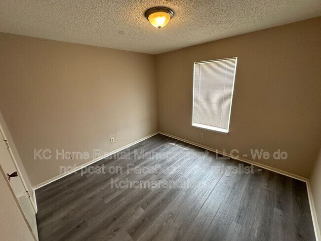 Building Photo - 838 Saddlewood St