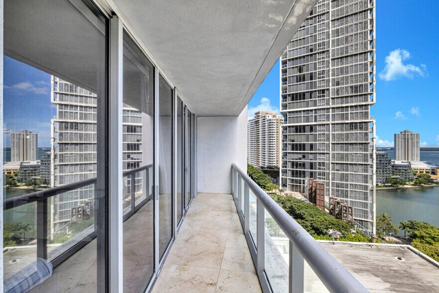 Building Photo - 481 Brickell Ave