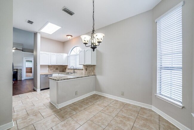 Building Photo - 6158 Valley Clf