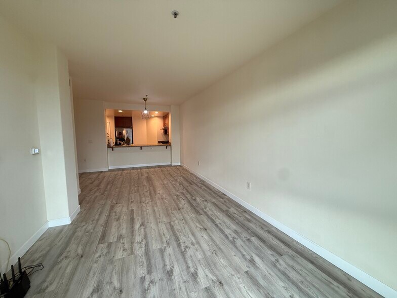 Living/Dining Room - 423 7th St