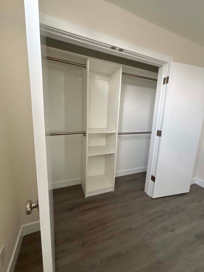 Building Photo - 915 Broadway St