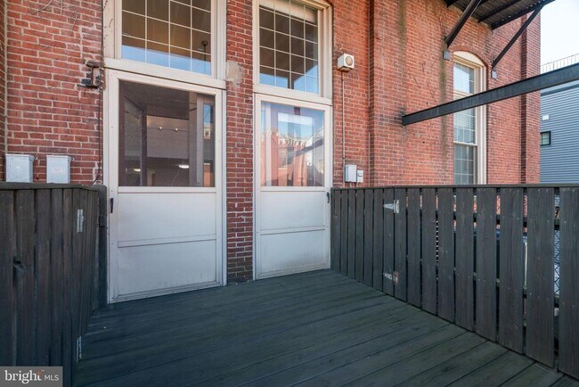 Building Photo - 915 Bainbridge St