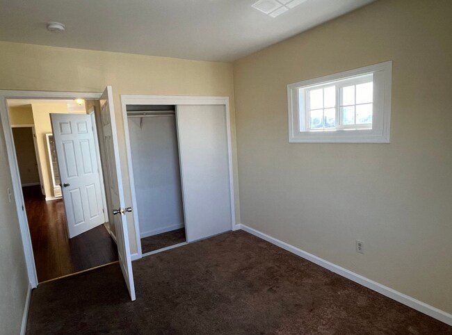 Building Photo - 402 Bissell Ave