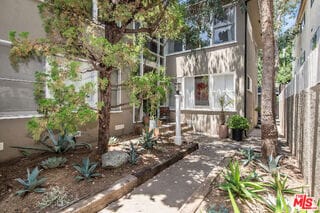 Building Photo - 2115 Ocean Park Blvd