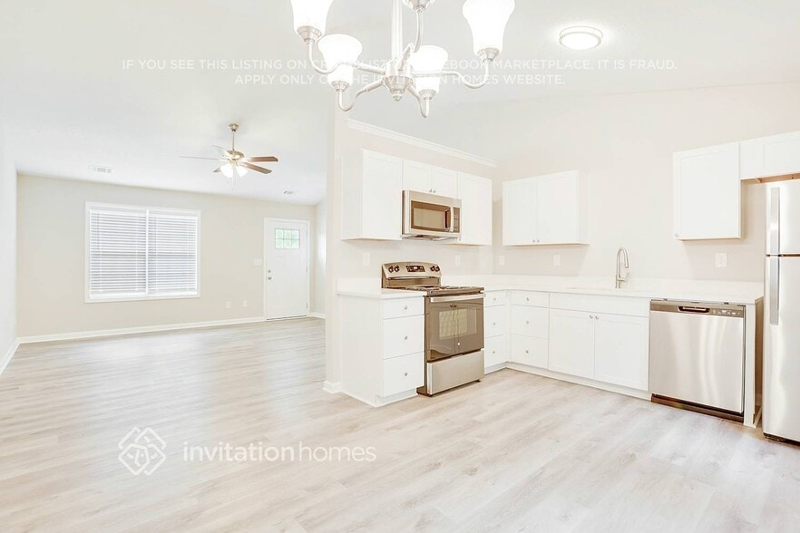 Building Photo - 17 Thorn Thicket Ct