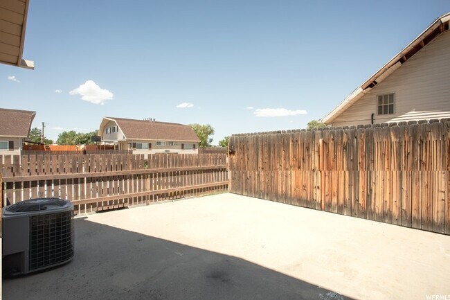 Building Photo - 1896 W Homestead Farms Ln