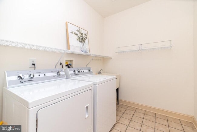 Building Photo - 5812 Hickory Hollow Ln