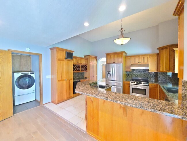 Building Photo - $3,250- 5 Bed / 3 Bath Beautiful Home in Upper South Hill