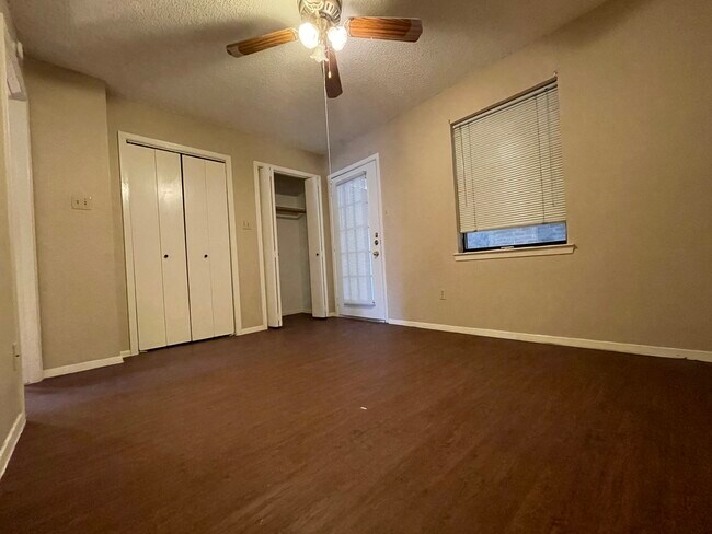 Building Photo - Casablanca Condo #121