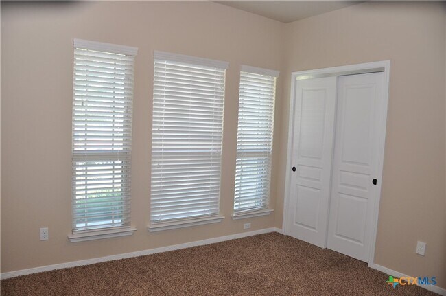 Building Photo - 5603 Drury Ln