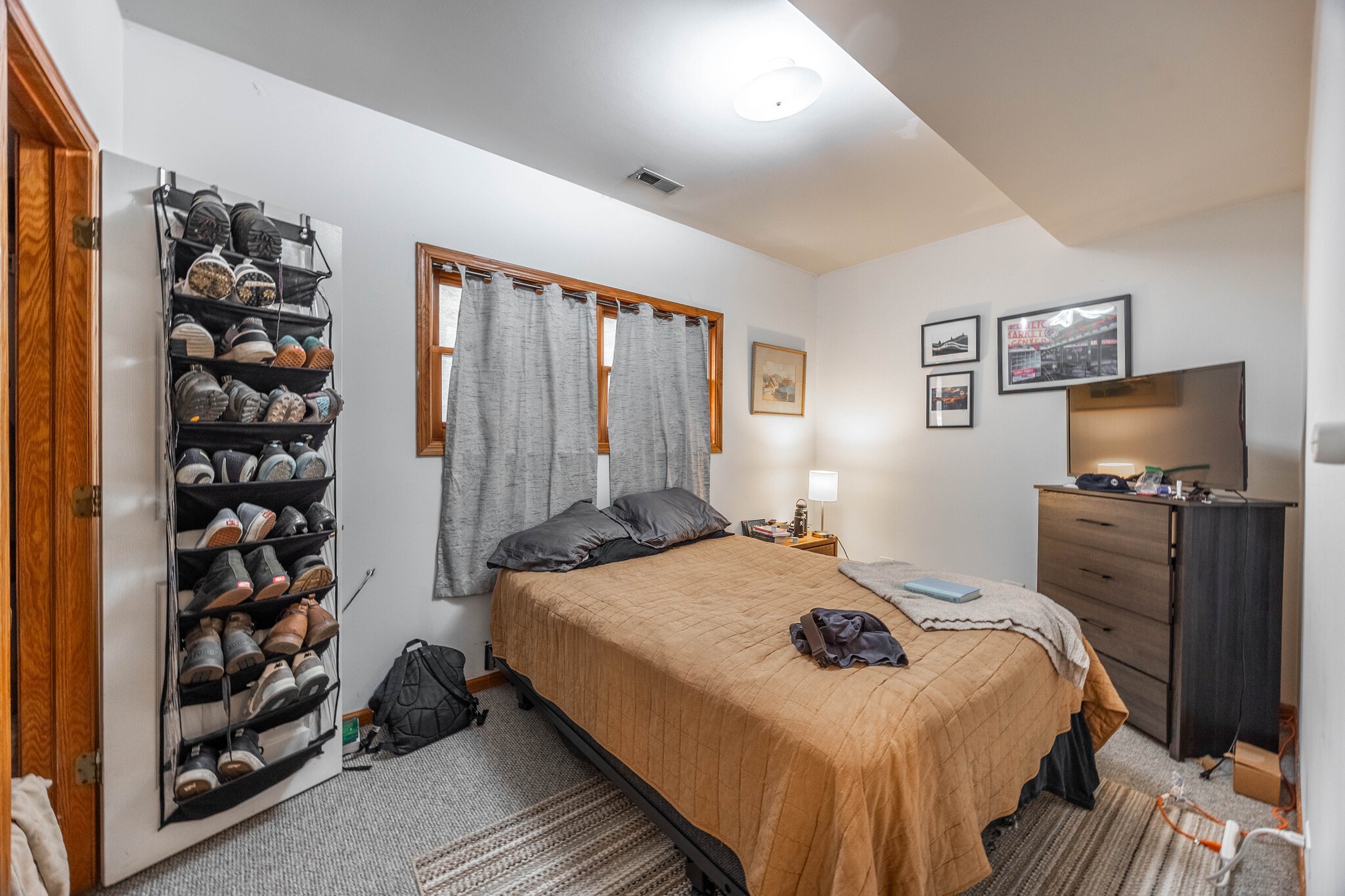 Building Photo - 1351 N Wolcott Ave