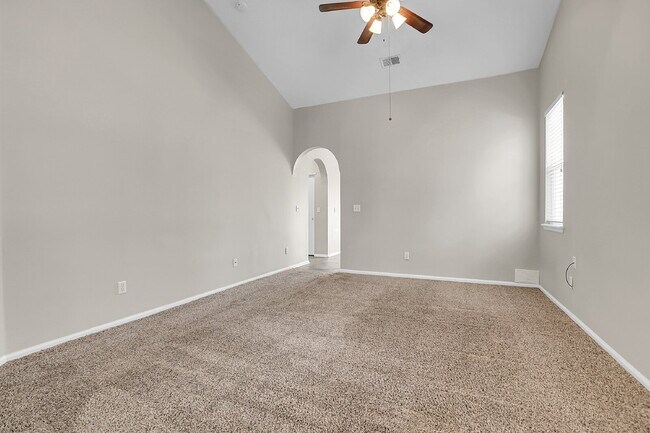 Building Photo - $2,295.00, 2 bedroom plus office, 2 bathro...