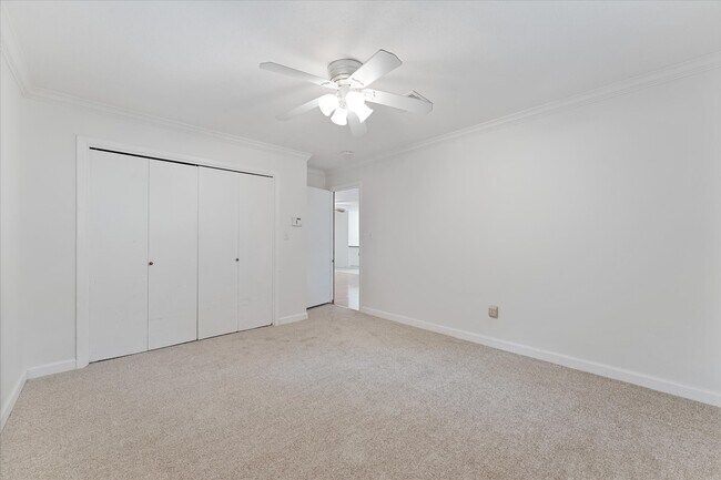 Building Photo - 11104 Quinlan North Lake Dr