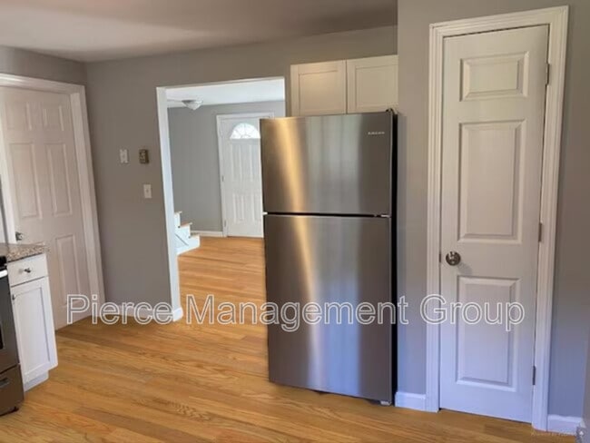 Building Photo - 9 Bayberry Ln