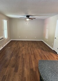 Building Photo - Lancelot