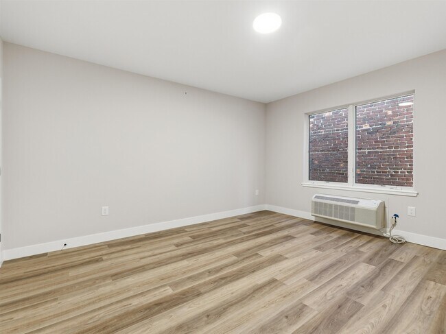 Building Photo - 304 61st St