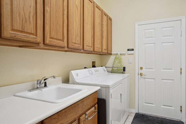 Building Photo - 80570 Hoylake Dr