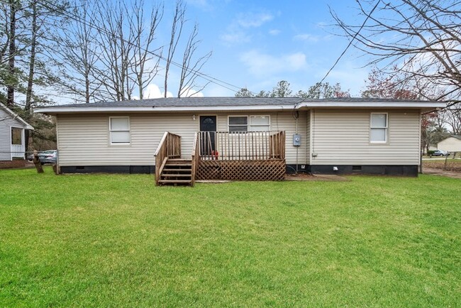 Building Photo - Classic 4 Bedroom in Columbia