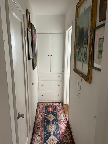 Building Photo - 2301 Oak St