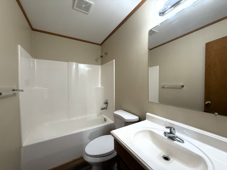 Building Photo - 1417 Cedar Tree