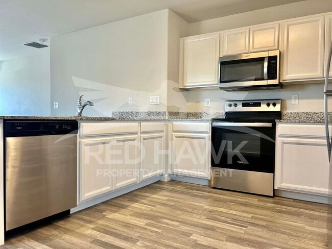 Building Photo - 944 Starview Ave