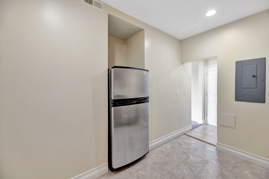 Building Photo - 1865 Newton St NW