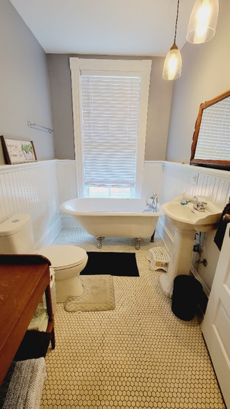 Building Photo - 1003 Rivermont Ave